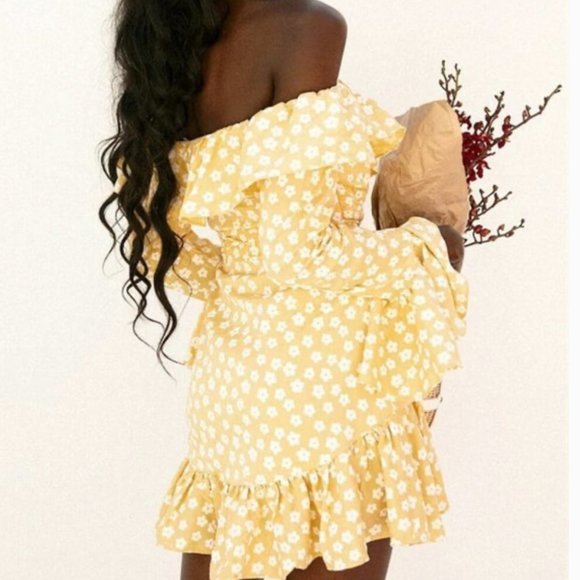 Yellow Floral Off-Shoulder Dress - Picture 6 of 10